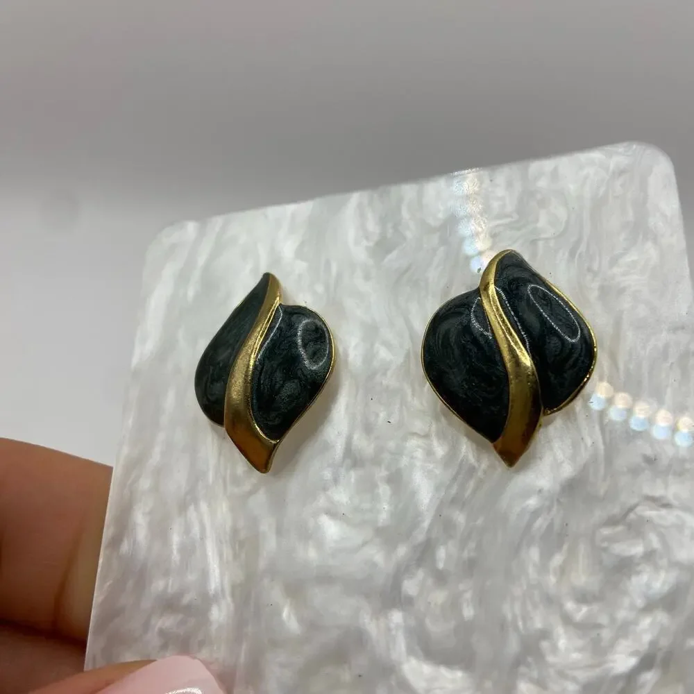 Vintage Emrold Green‎ Earrings gold tone Studded
